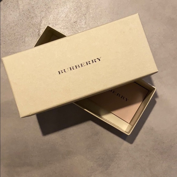 Burberry Box - Picture 2 of 2